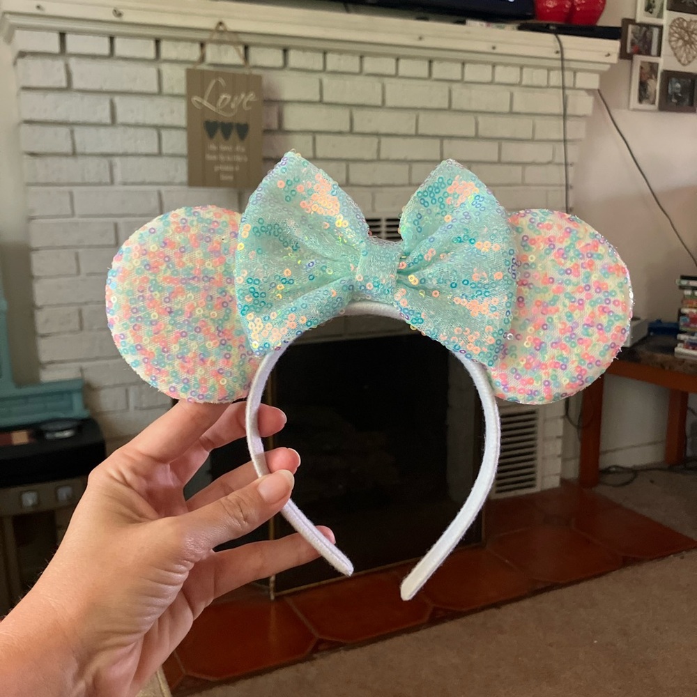 Disney pastel sparkly Minnie Mouse ears with bow